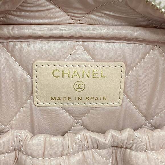 CHANEL Pink Caviar Leather Pouch